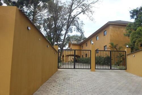 ז'רינו Paradies Hotel Express מראה חיצוני תמונה